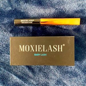 Moxie lash magnetic eyelashes and liquid eyeliner